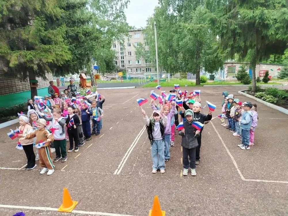 🇷🇺Россия – Родина, наш дом,
Где вместе с вами мы живём!

☀️День России – это отличный повод расска