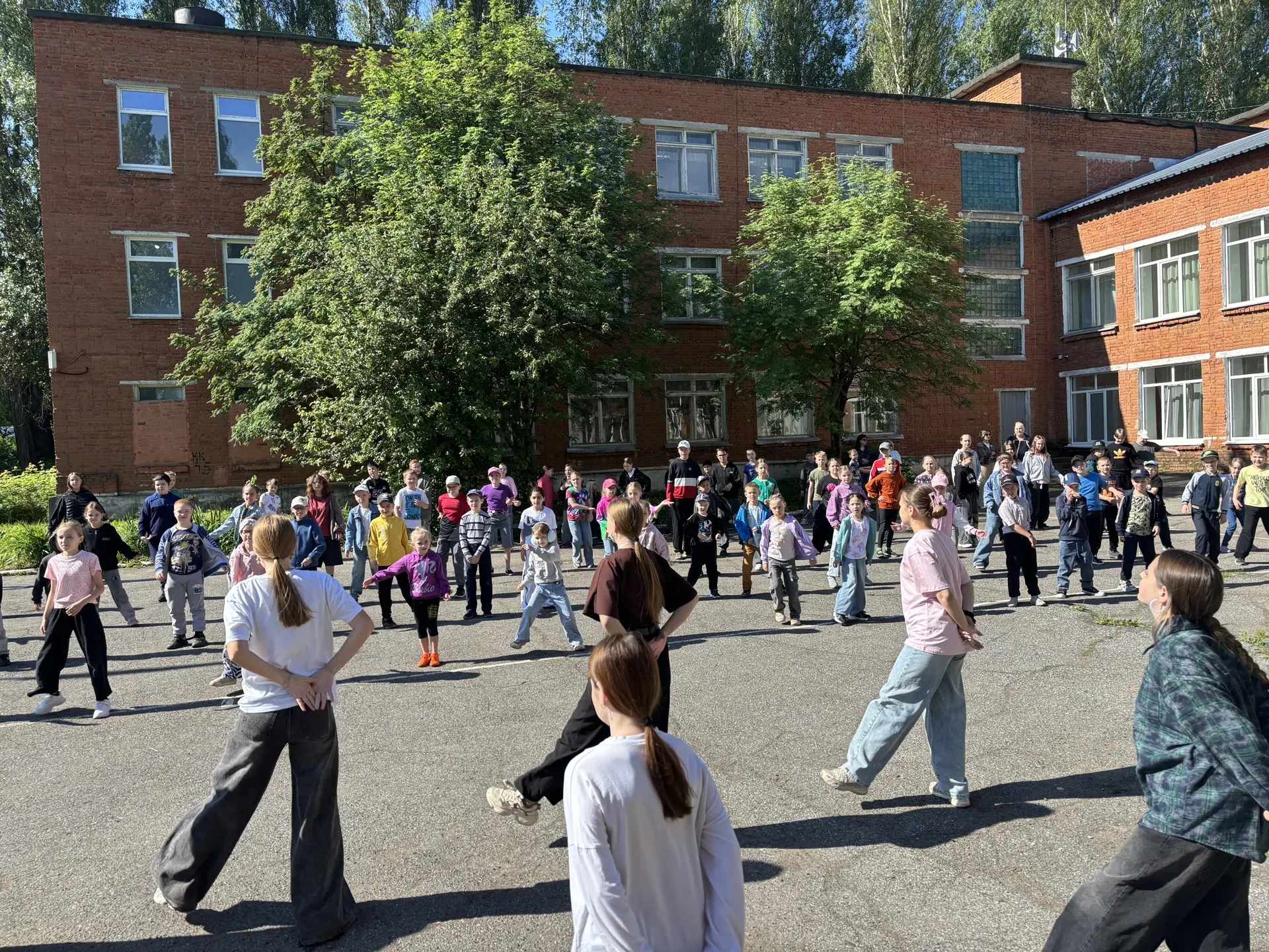 Школьный лагерь: день, полный эмоций! ☀️

3 июня в нашем школьном лагере прошёл невероятно насыщенны