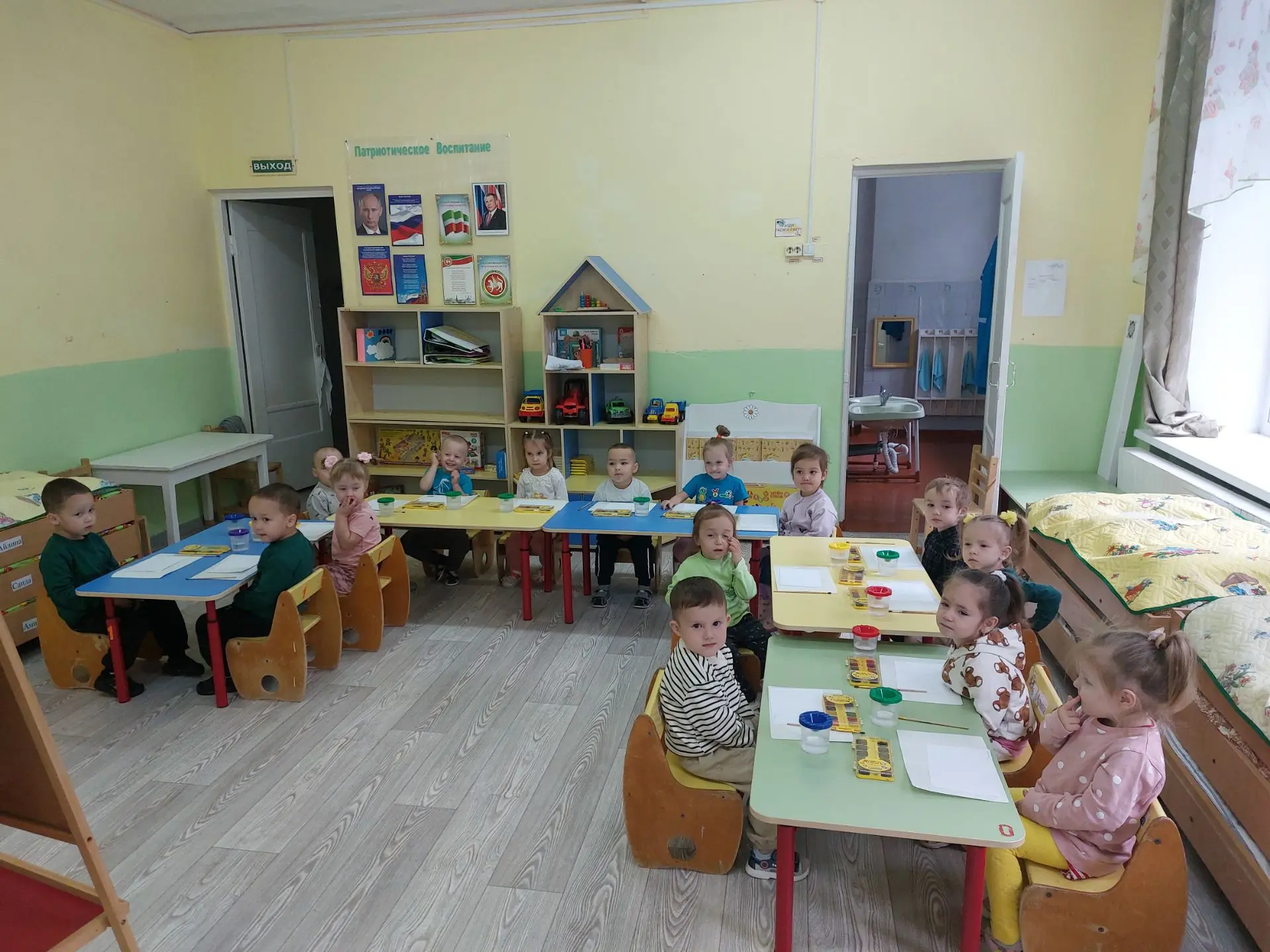 Рисование в младшей группе на тему :"Мой дружок-весёлый мячик..."