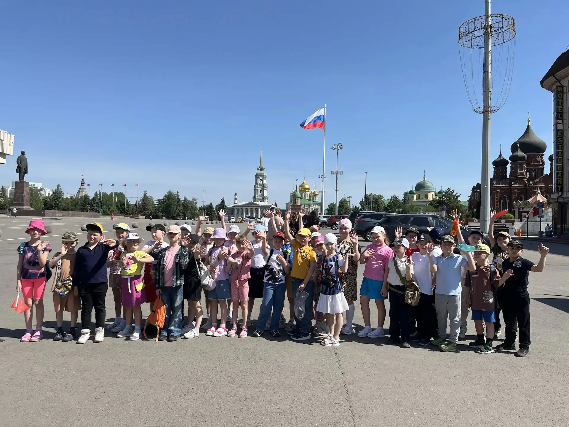🎭 Сегодня учащиеся первых классов нашего Центра отправились в увлекательное путешествие в мир театра