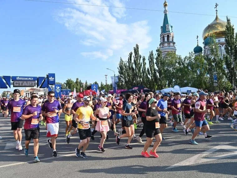 Дали старт легендарному Сибирскому международному марафону. Сегодня на дистанции вышли ...