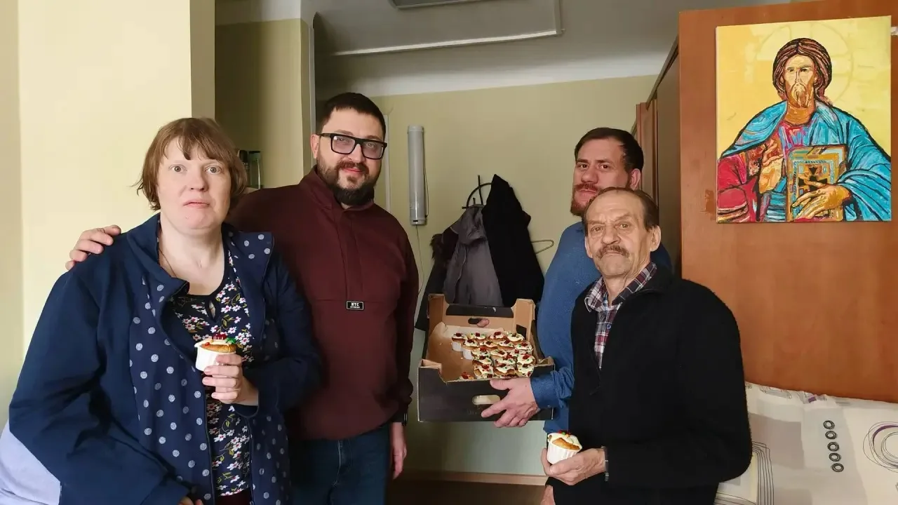 Жители Ново-Ленинского дома-интерната для престарелых и инвалидов продолжают принимать от добрых люд