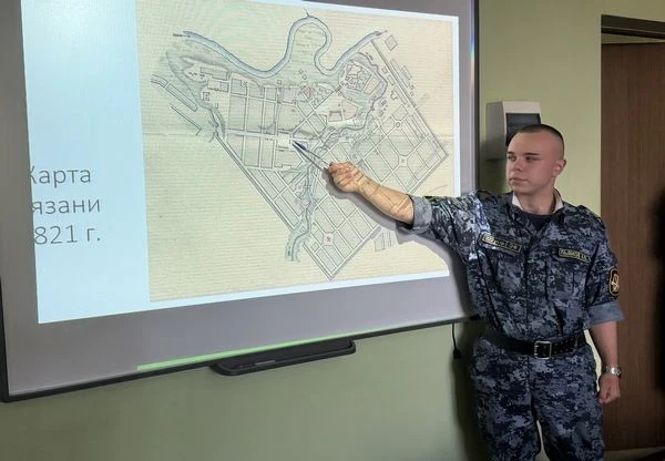 Курсанты 322 и 422 учебных групп приняли участие в виртуальной экскурсии «Моя Рязань»
 
Маршрут экск