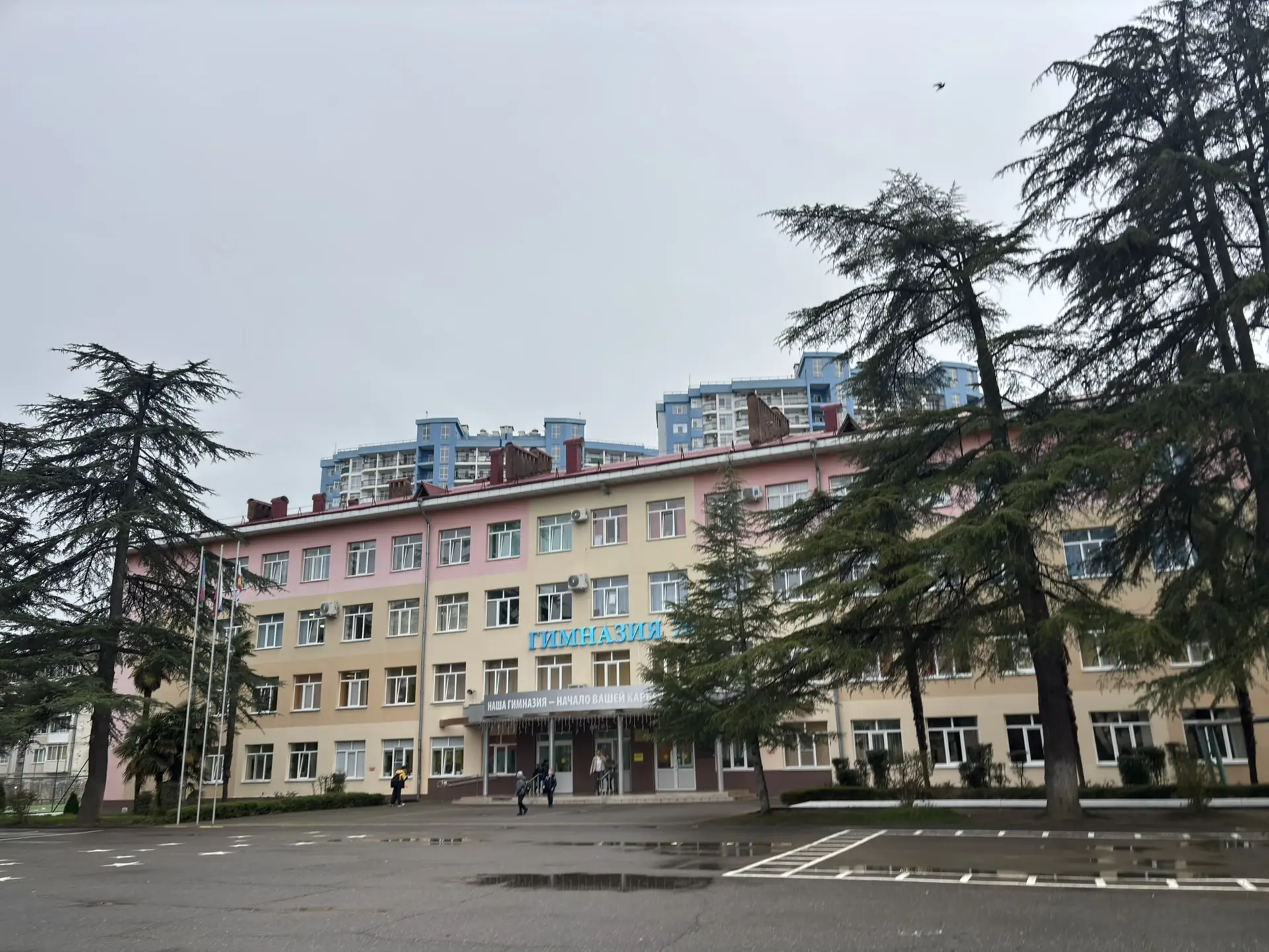 С рабочим визитом посетила социальные объекты Лазаревского внутригородского района.