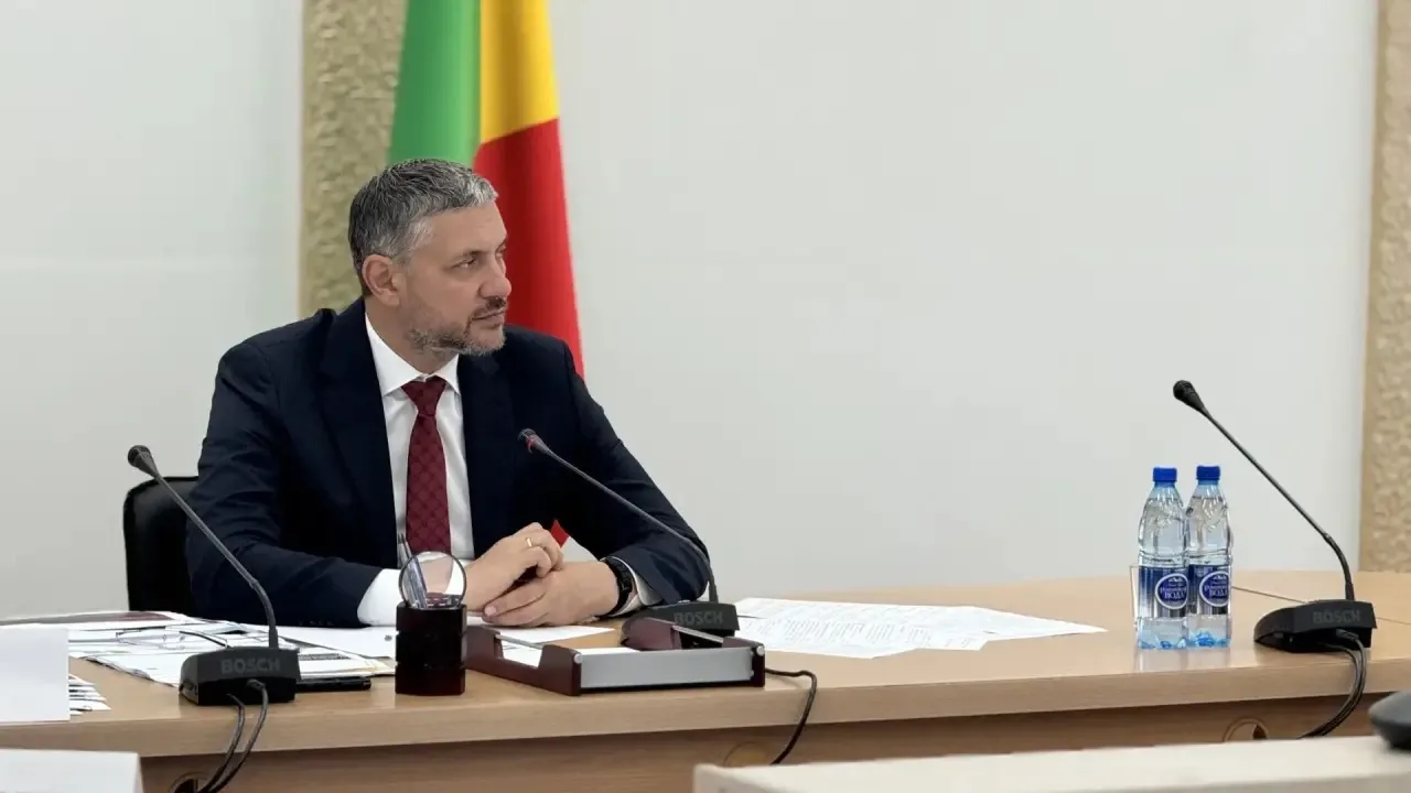 Провёл оперативное совещание с правительством Забайкальского края