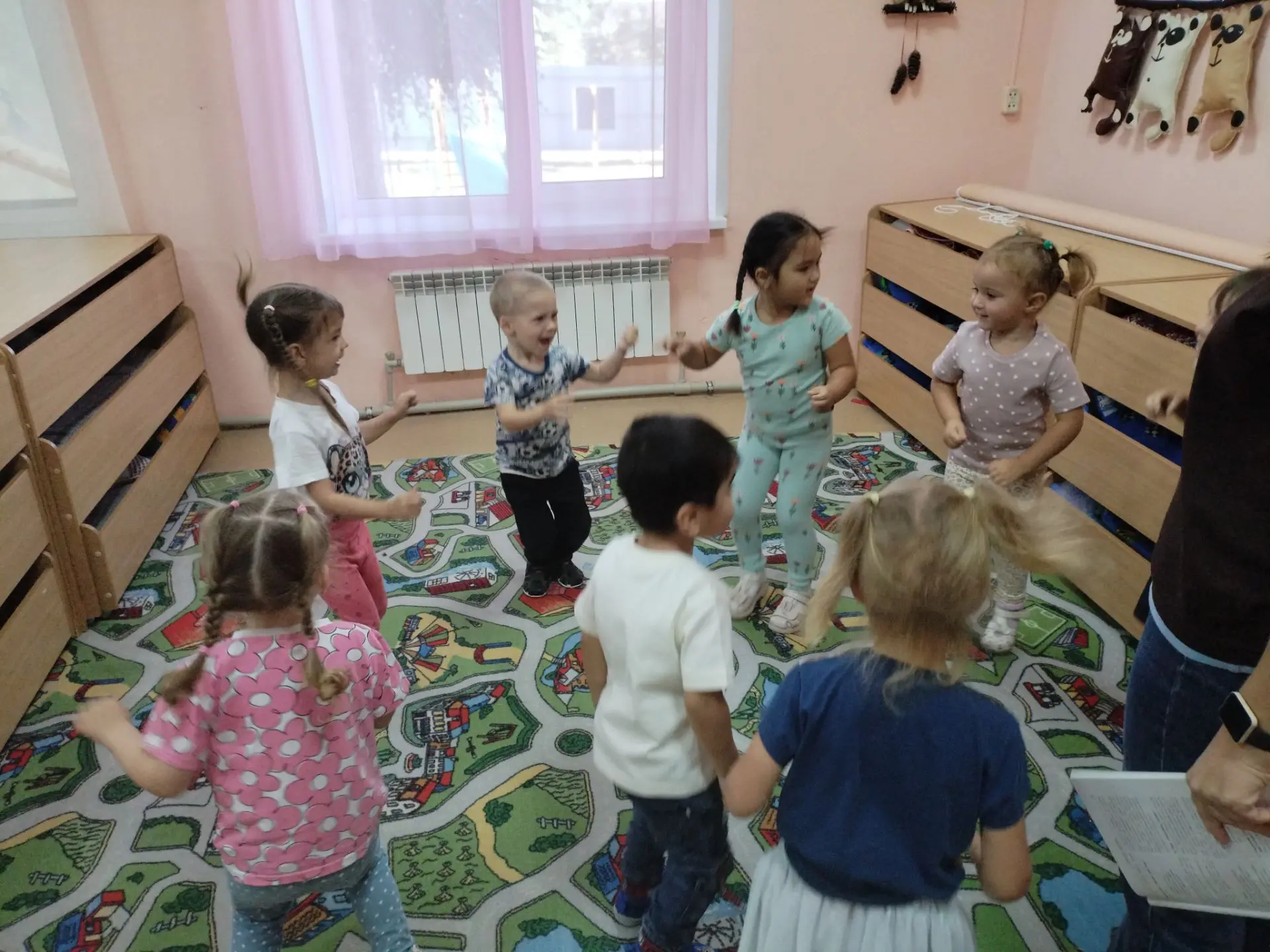 Психолого-педагогическое занятие в группе "Пчёлки"