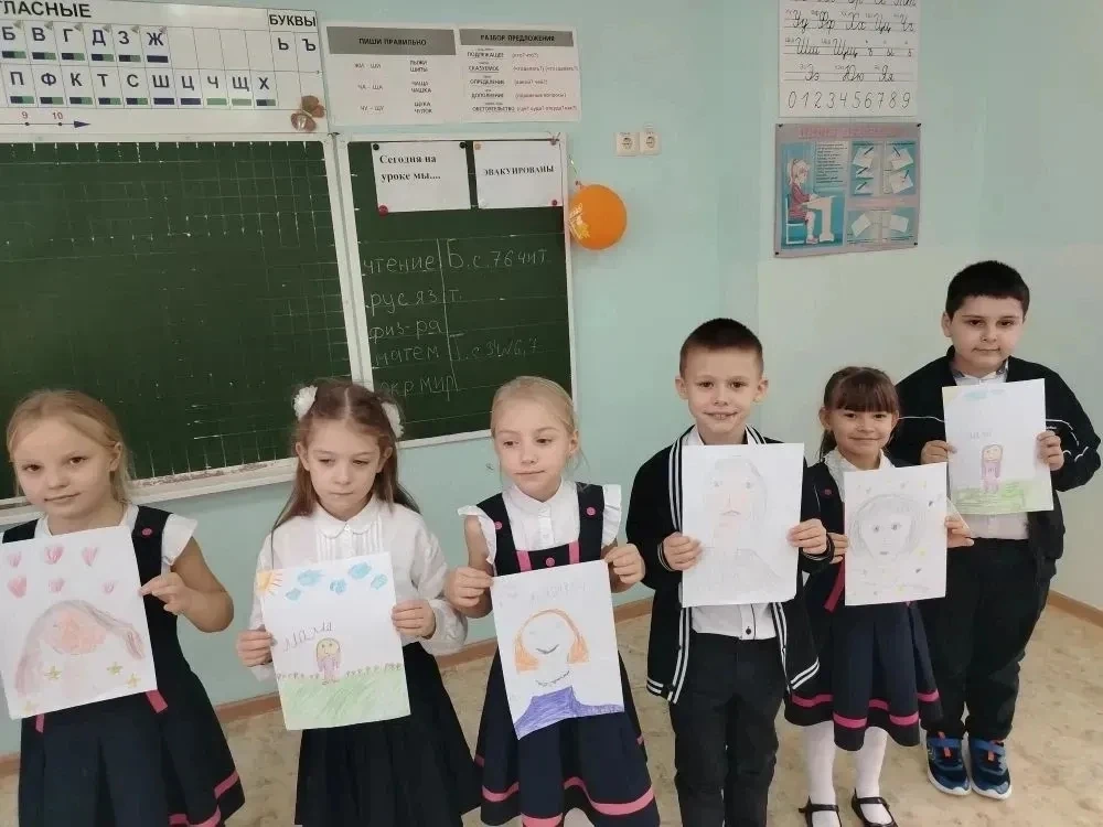 💥Ученики 1 "В" класса присоединились к акции "Моя мама - мой супергерой" и провели конкурс рисунков 