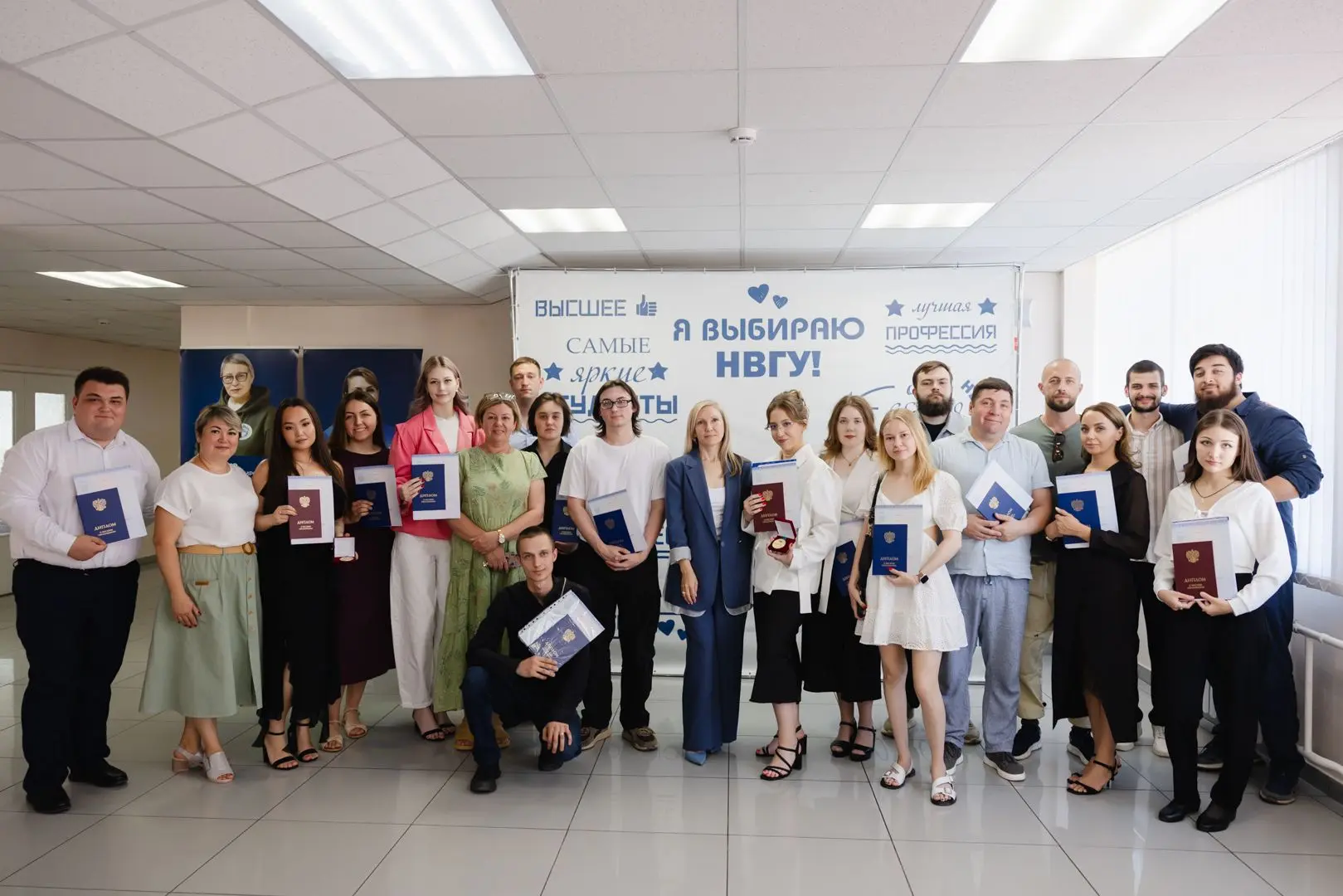 Еще одна дружная команда выпустилась 😎

Кафедра географии вручила медали и дипломы выпускникам 2026