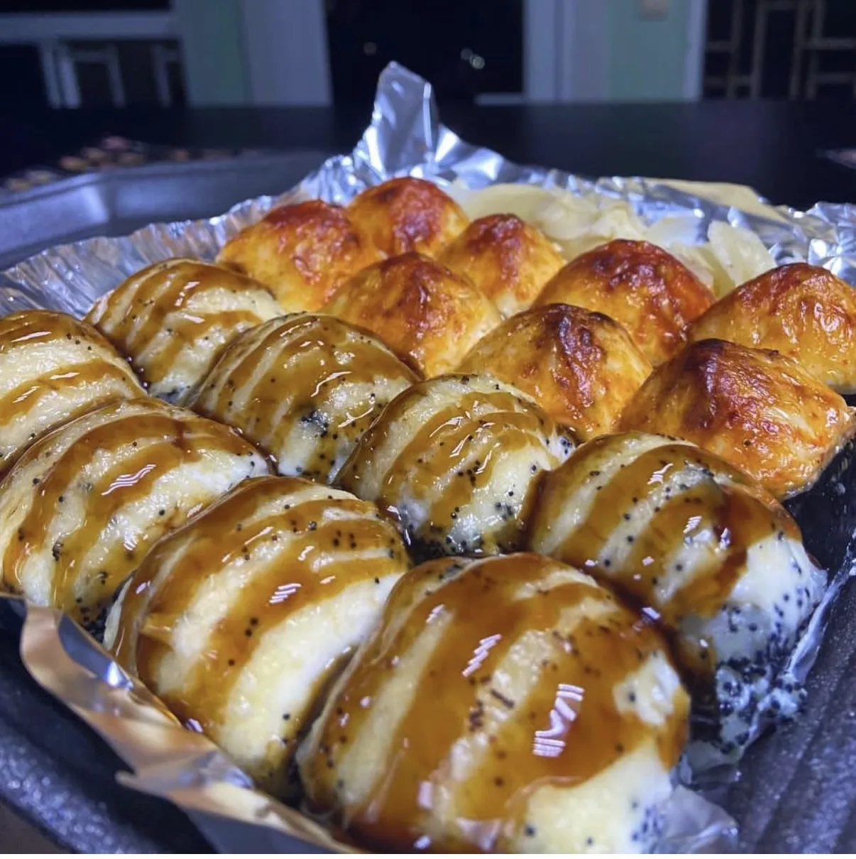 Закатаем в ролл только всё самое вкусное и свежее! Какую начинку любишь?👇