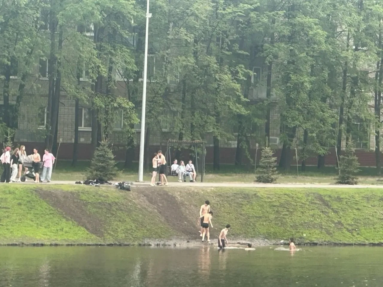 В Тюмени ввели запрет на купание в Утином пруду.🚫🛑