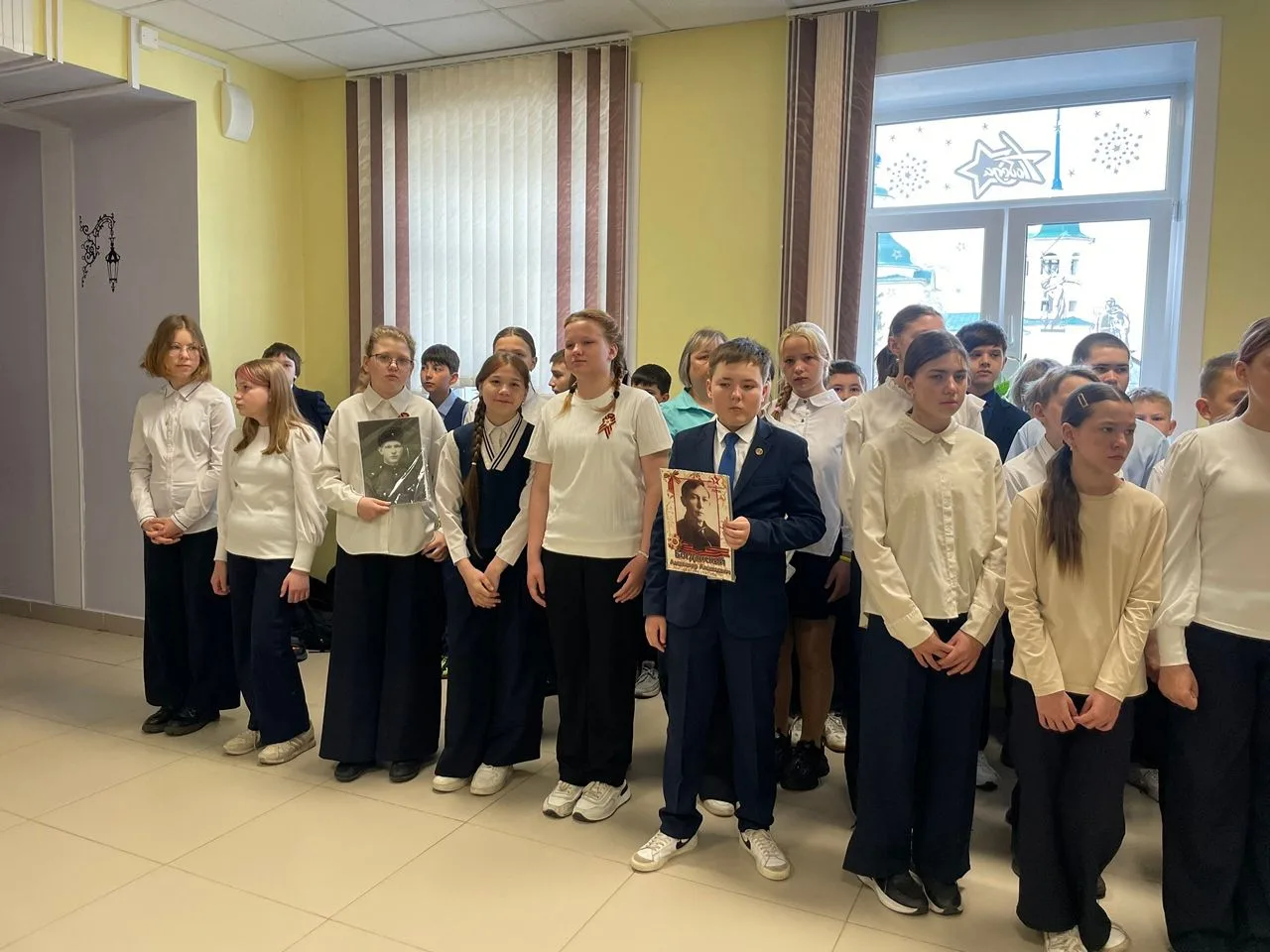 На этой неделе наша торжественная линейка была особенной. Она была посвящена священной дате — 81-й г