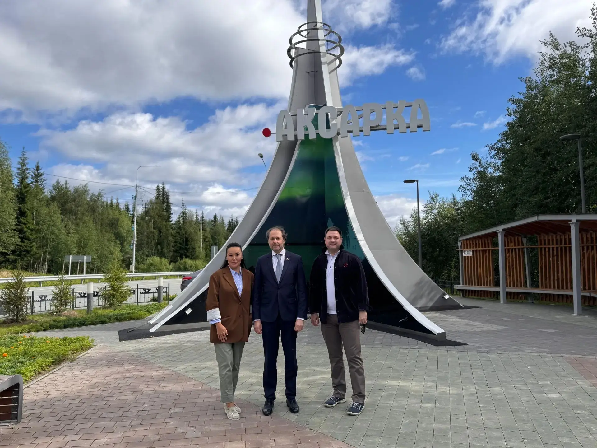 Сегодня работаем с командой ЛДПР в Приуральском районе, в селе Аксарка.