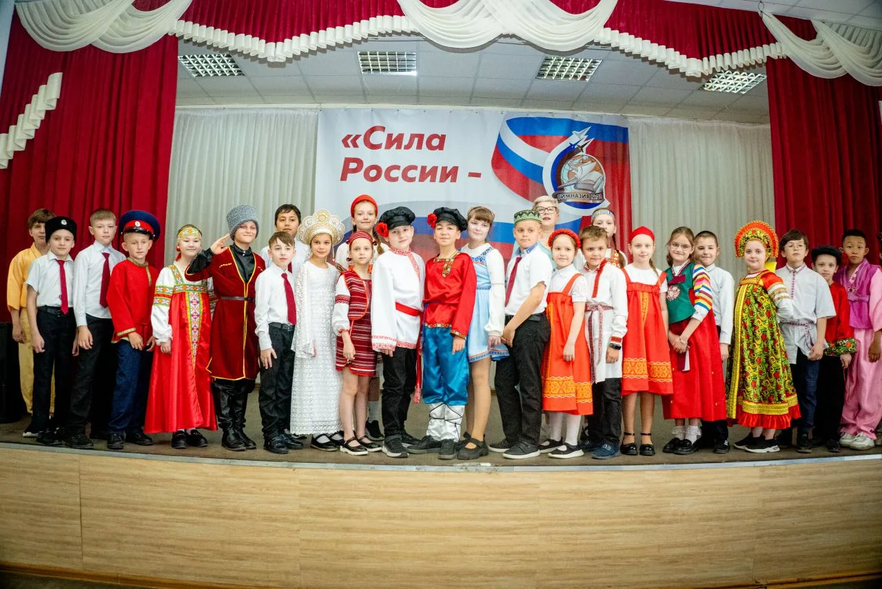 🎭 ГИМНАЗИЯ-ЭТО КУЛЬТУРА!  🇷🇺 В МБОУ Гимназия №21 состоялась «Битва хоров», посвящённая Году единства