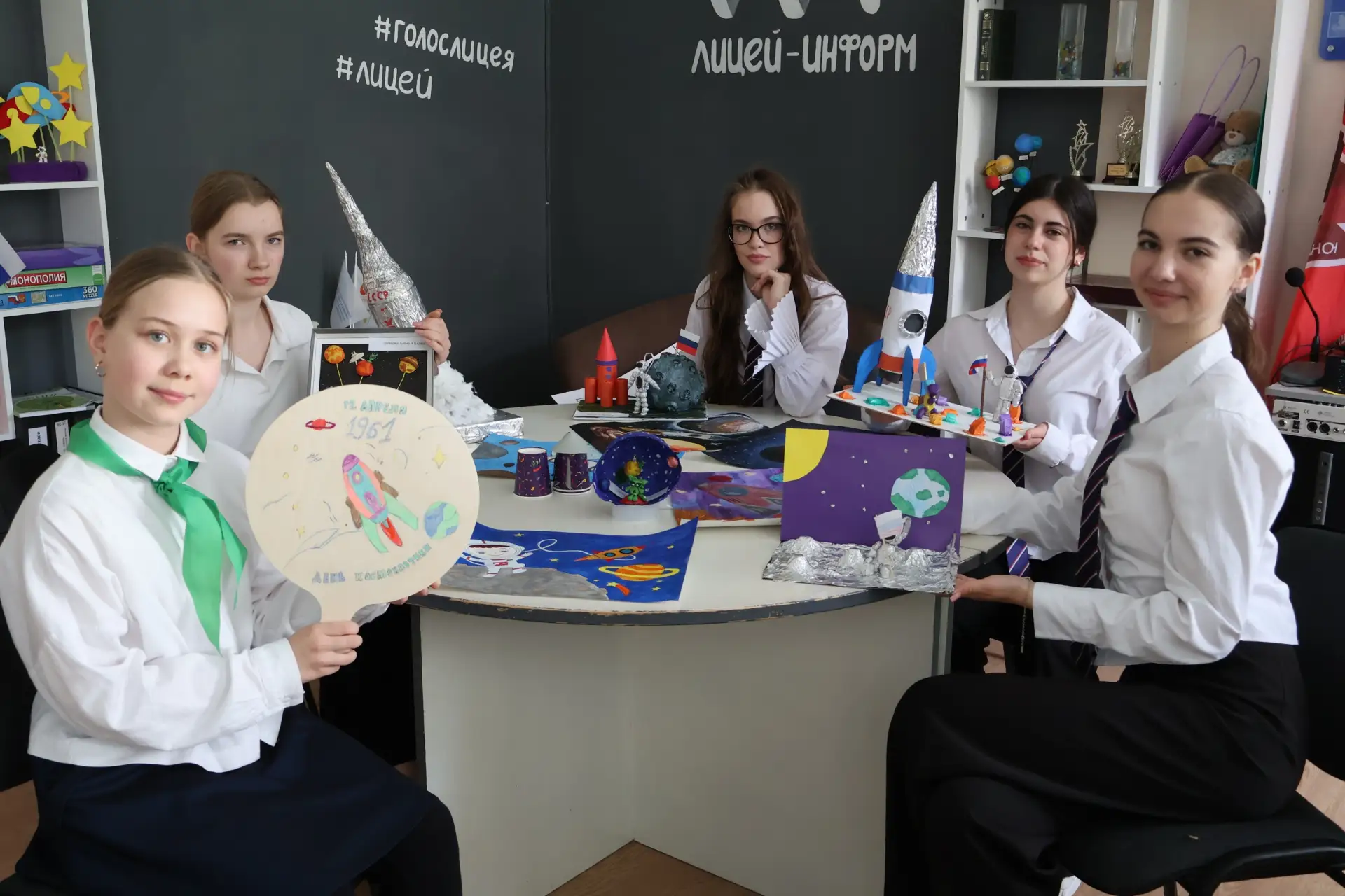 Скоро! Совсем скоро! ❤День космонавтики, 12 апреля, и мы с радостью объявляем о проведении выставки 