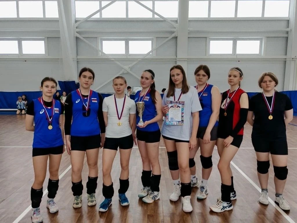 🏐 2 марта в ФОКе с. Еткуль проходили районные соревнования по волейболу среди девушек обучающихся об