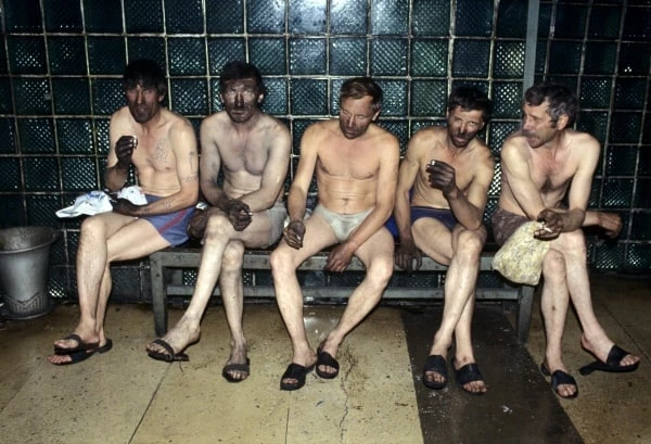 Шахтеры после смены, Кемерово, 1996-й год