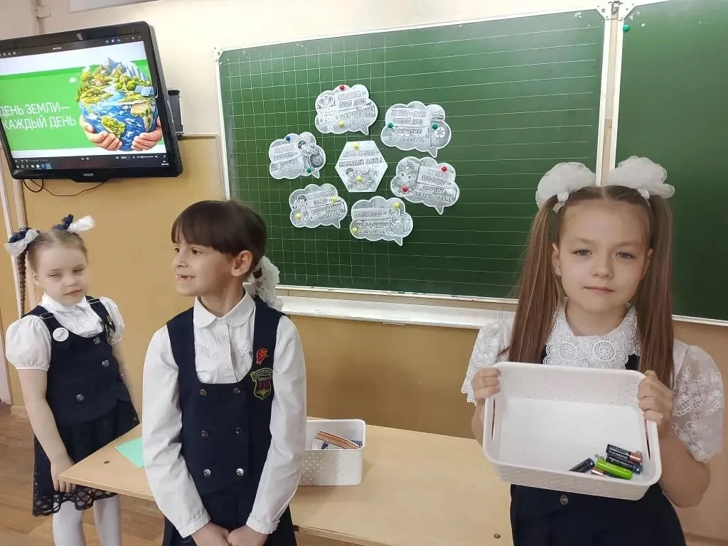 📅 Понедельник в МБОУ «Школа 110»: торжественное начало недели  В понедельник в МБОУ «Школа 110» учеб