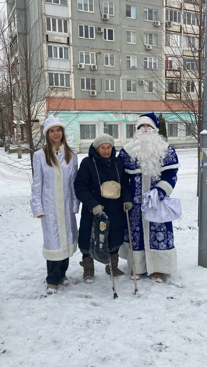 ❄️Тепло наших рук — жителям района! ❄️  🎄Предновогодняя суета — это время дарить добро и внимание те