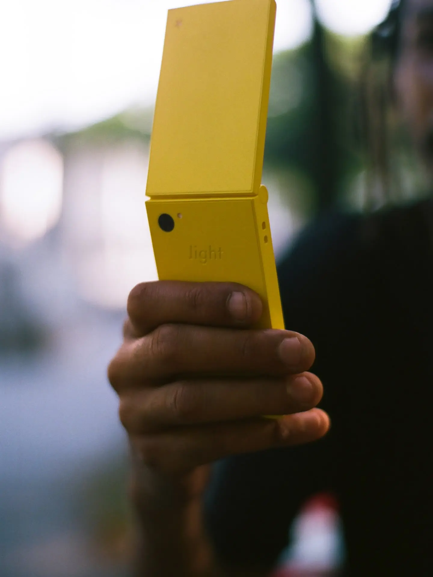 📞 Light Phone вернула раскладушки для цифрового детокса

Усталость от бесконечного скроллинга получ