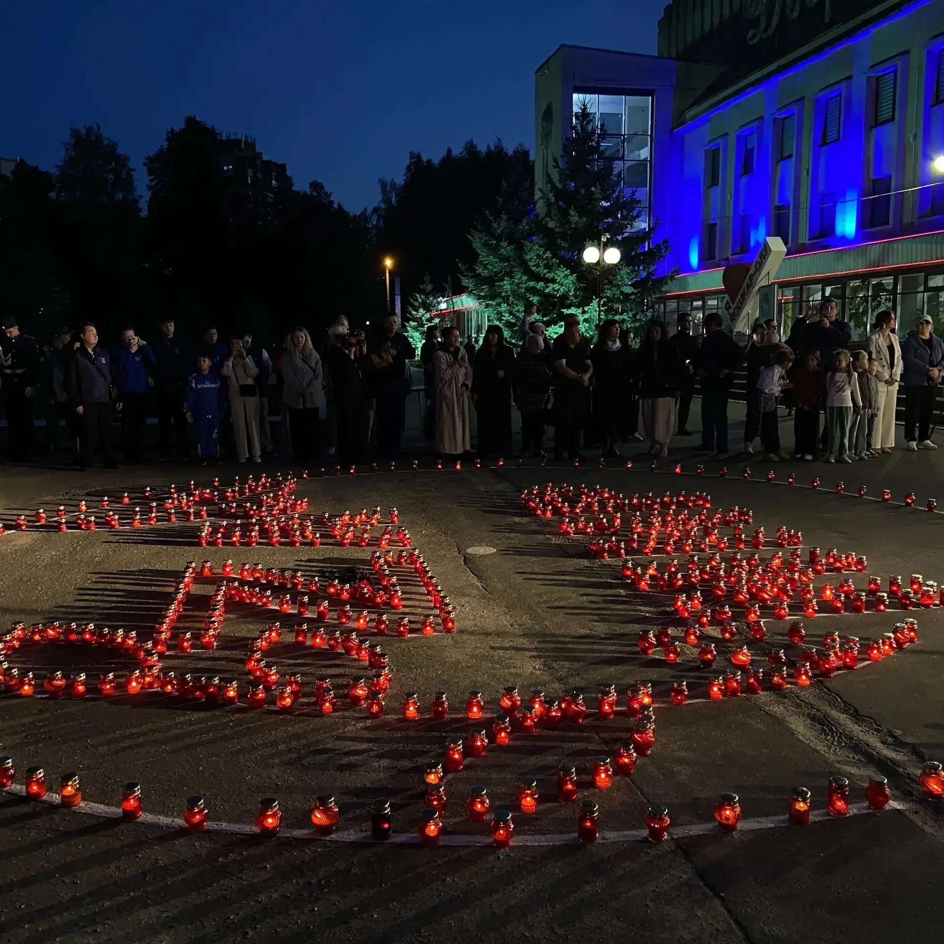 ‼⚡️В Йошкар-Оле зажгли свечи в память о жертвах Беслана