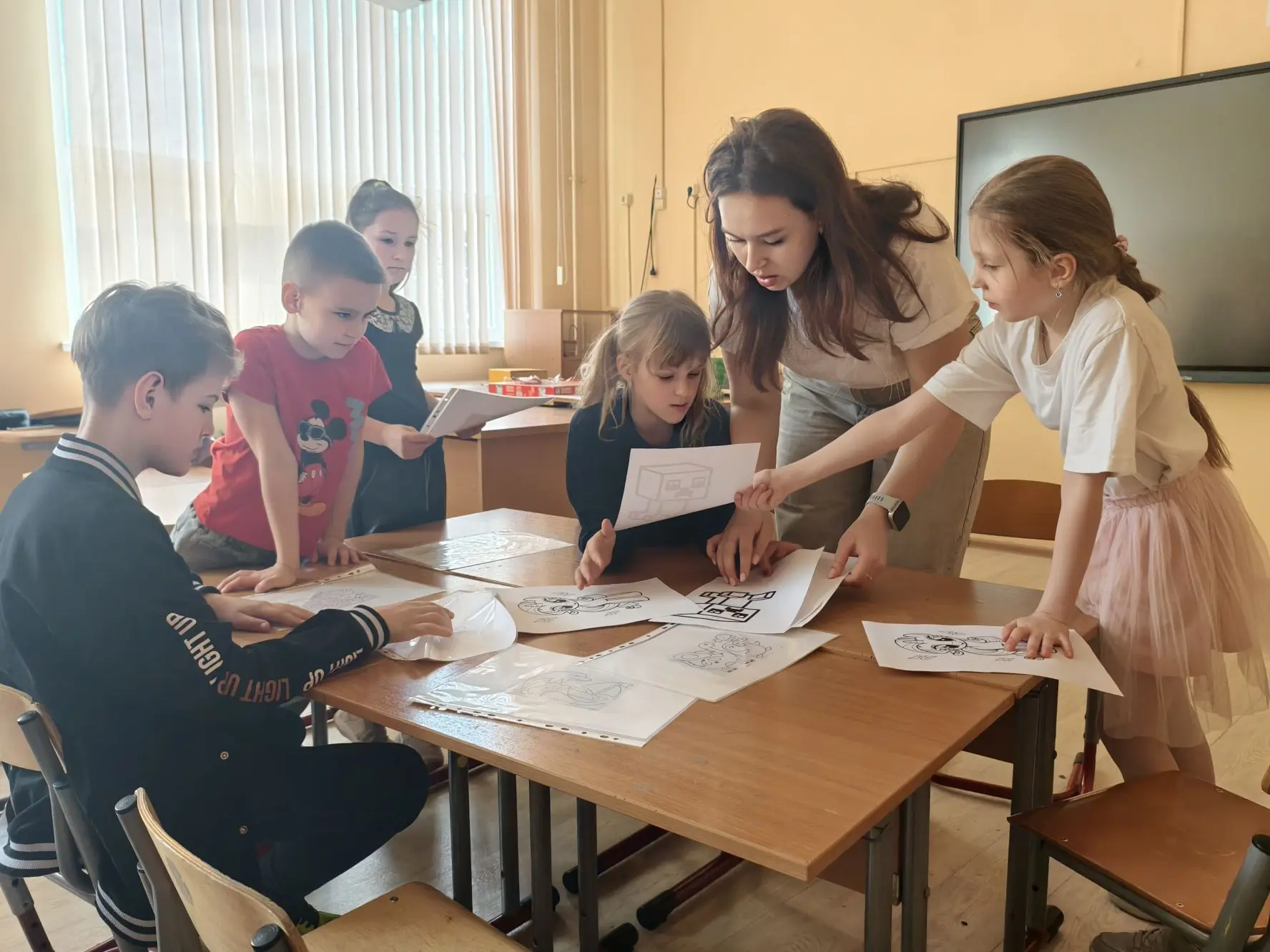Территория детства ☀️  💛 Продолжается наша каникулярная образовательная программа для учащихся 1-4 к