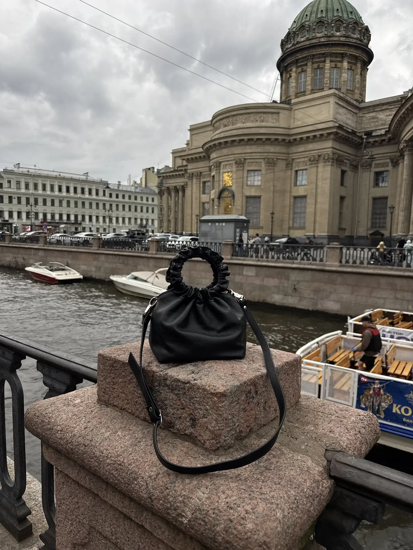 Мне кажется, наша пельмешка создана для Петербурга 🖤