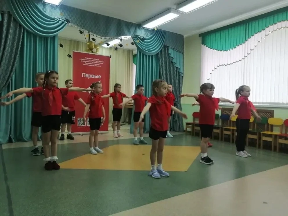 С заботой о здоровье — с самого детства 💚✨ Активисты Движения Первых, ученицы 10 «А» класса, побывал