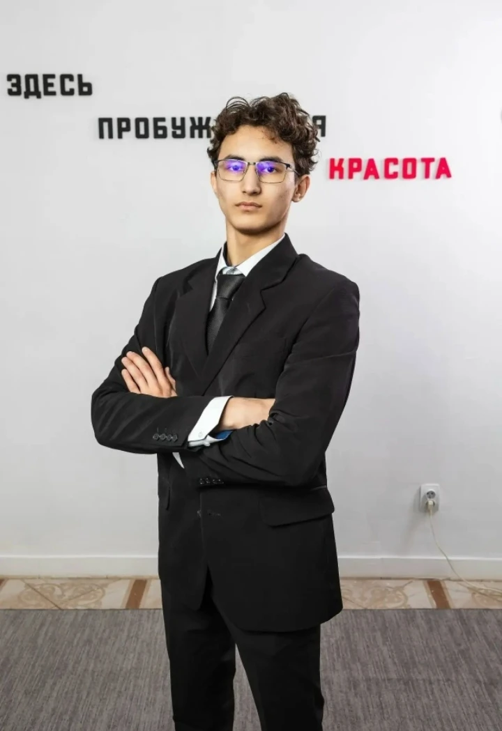 Ура! Еще один стобалльник с нашего района!