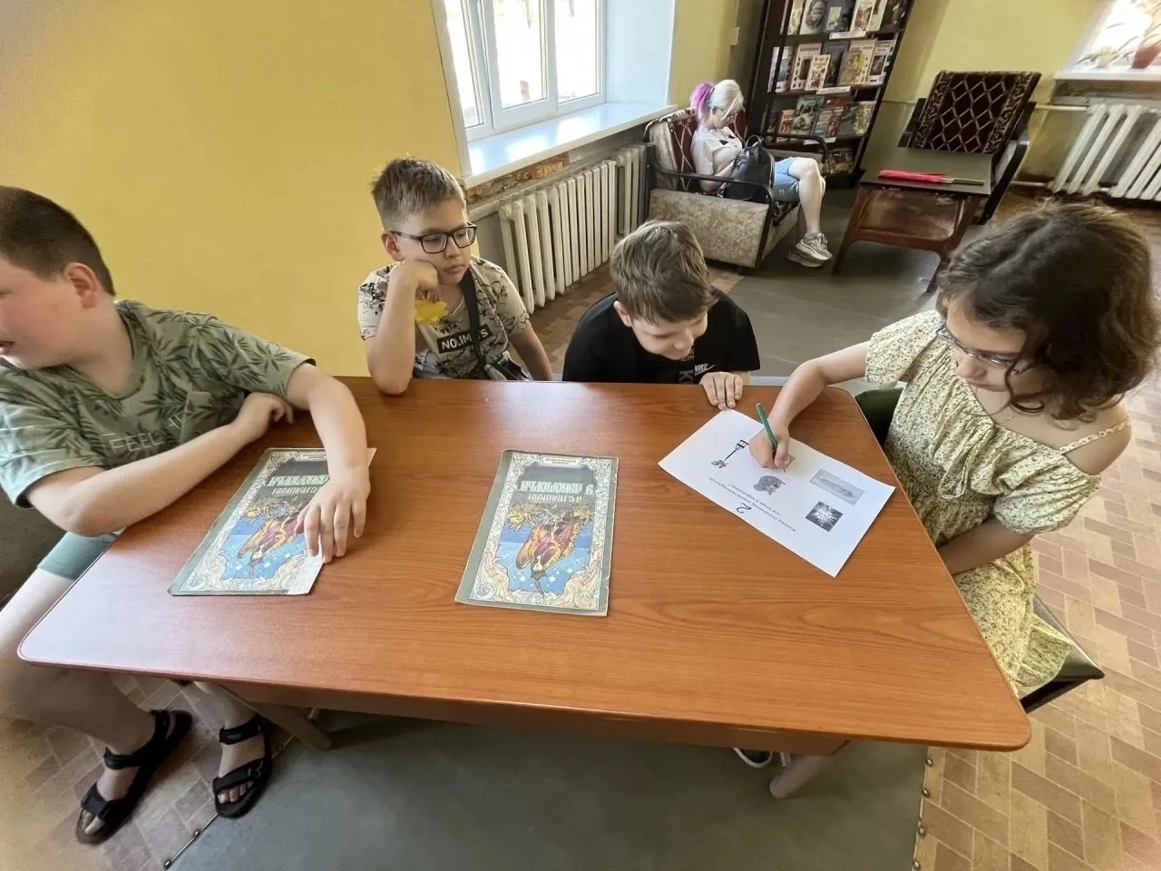 ☀️ Пятый день в лагере «Матрёшки»

🇷🇺 День начался с торжественной линейки: исполнения гимна Росси