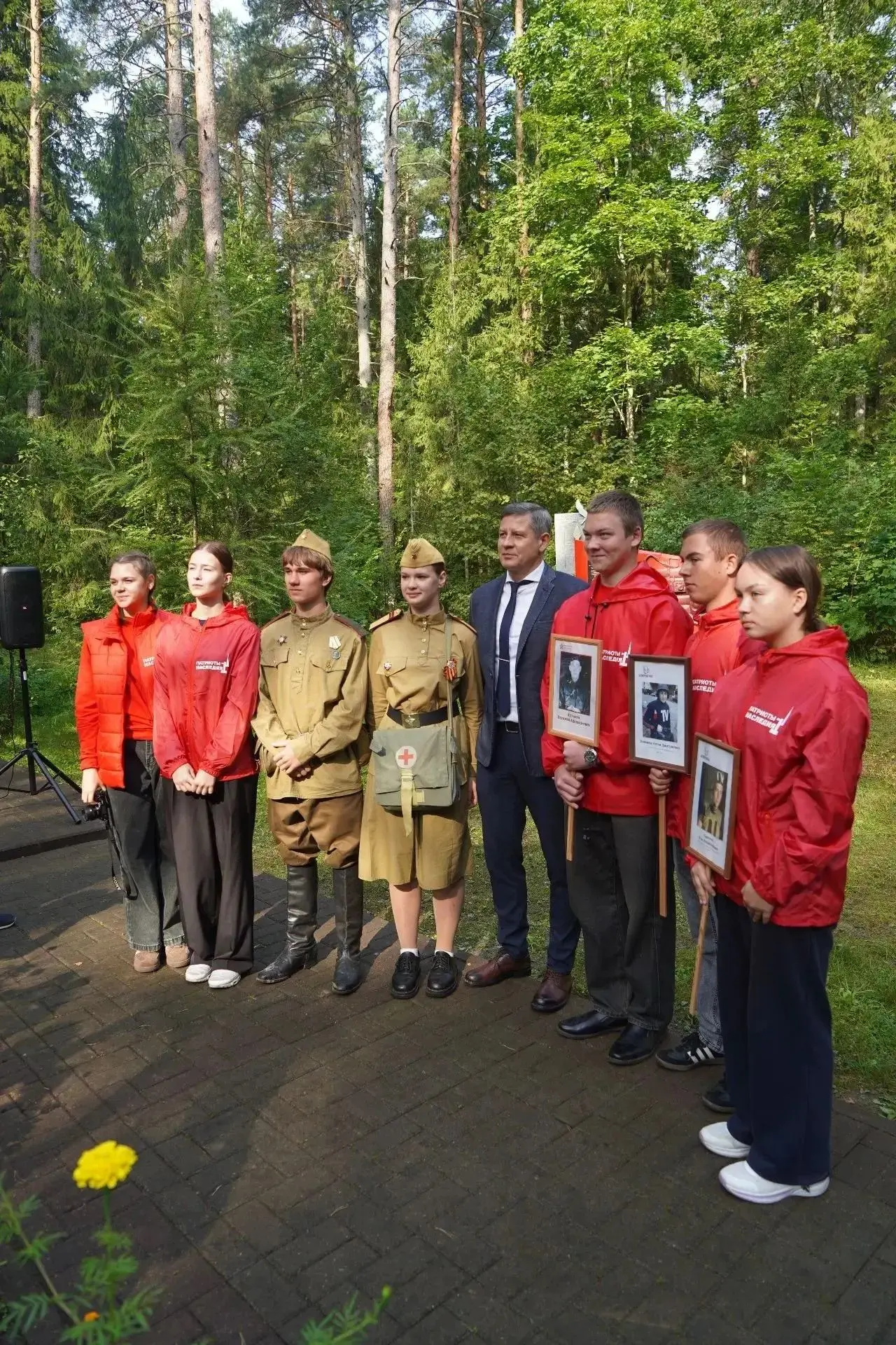 На поляне журналистов, под Белыми Берегами, где в годы войны печаталась ежедневная газе...