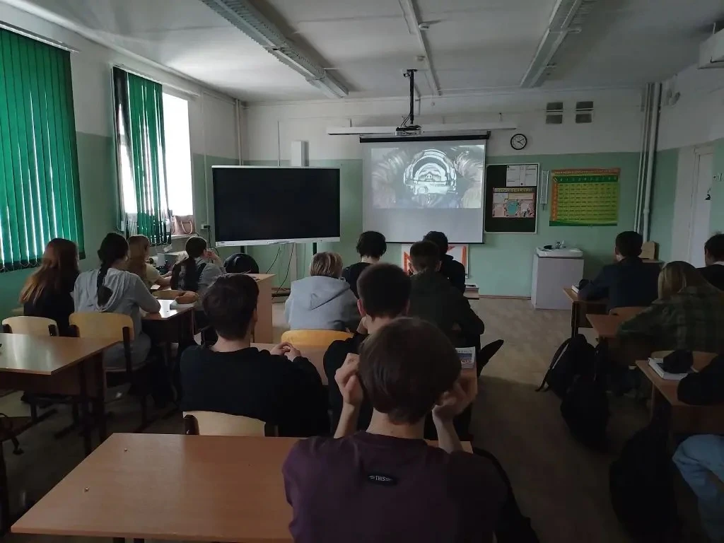 🌍 В честь Дня космонавтики для учащихся 7–9 классов был организован просмотр увлекательных фильмов, 