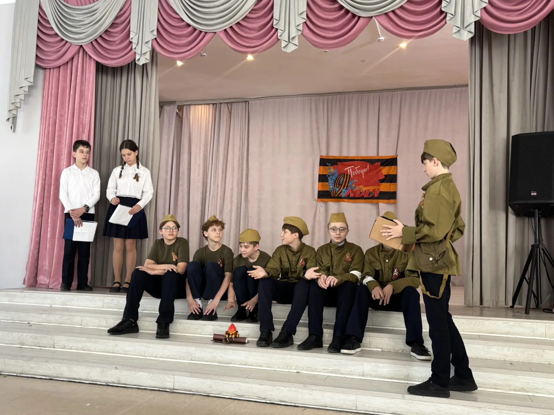 В школе №18 прошёл фестиваль военного театра: «Солдатик», «Зори» и крик души Тани Савичевой В МОУ СО