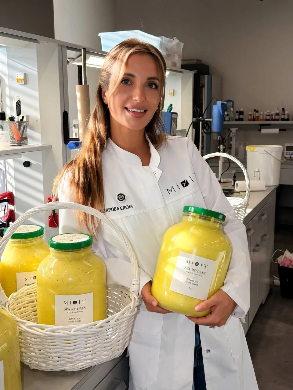 А я вот вчера разливала 60 литров вашего любимого скраба Lemon Pie🤫