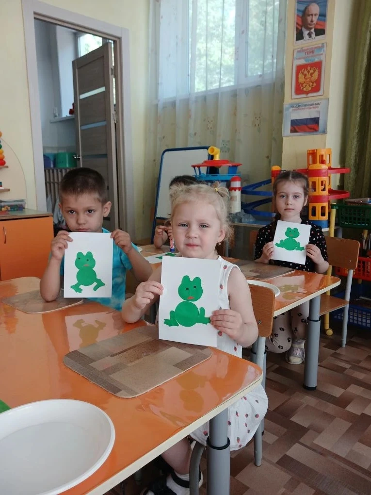 ✨ Сегодня в нашей средней группе царила настоящая творческая атмосфера! Мы отправились в увлекательн