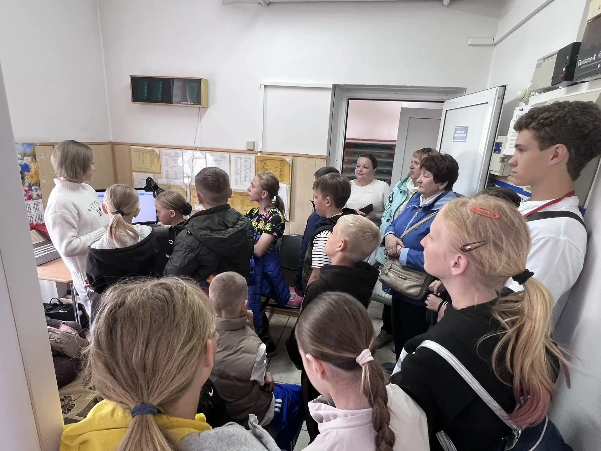 Первый день каникул с пользой: 4 "А" класс в гостях у скорой помощи