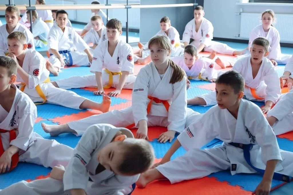 🥳 Новый ФОК открылся в Екатеринославке  Его общая площадь 1 600 кв. м. Для занятия спортом здесь обо