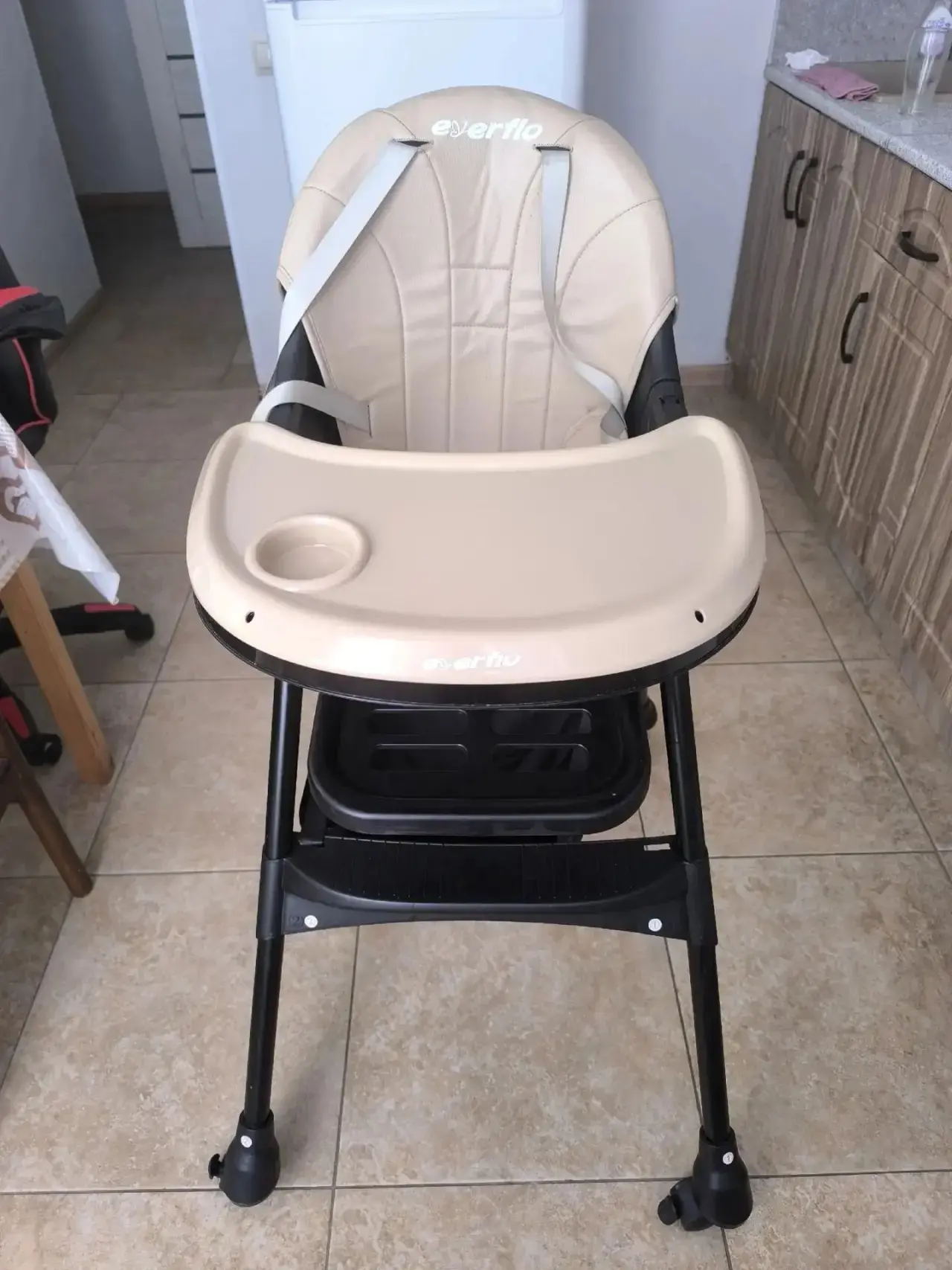 Продам стульчик для кормления