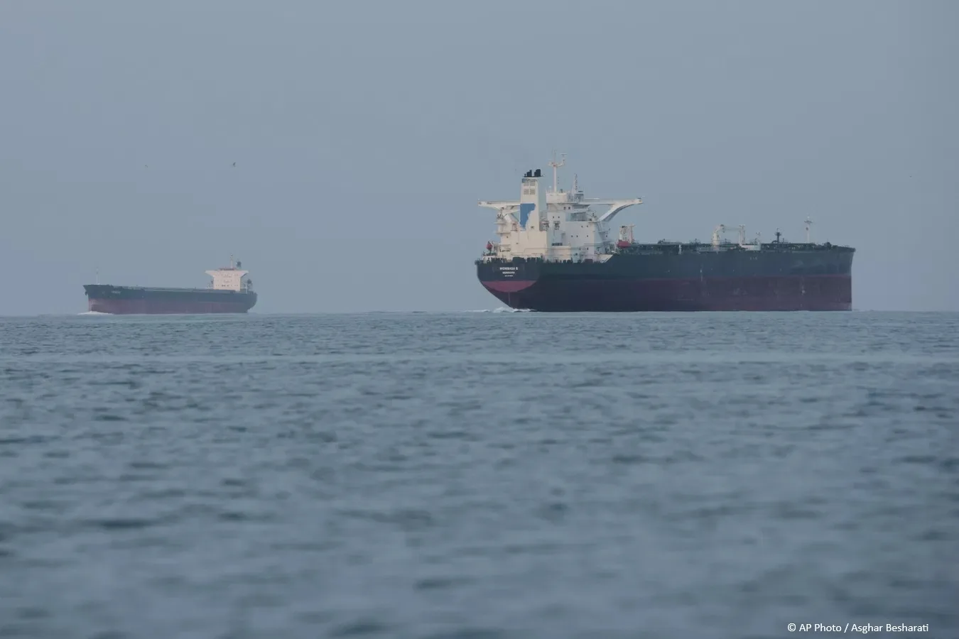 В Черном море произошло возгорание танкера.