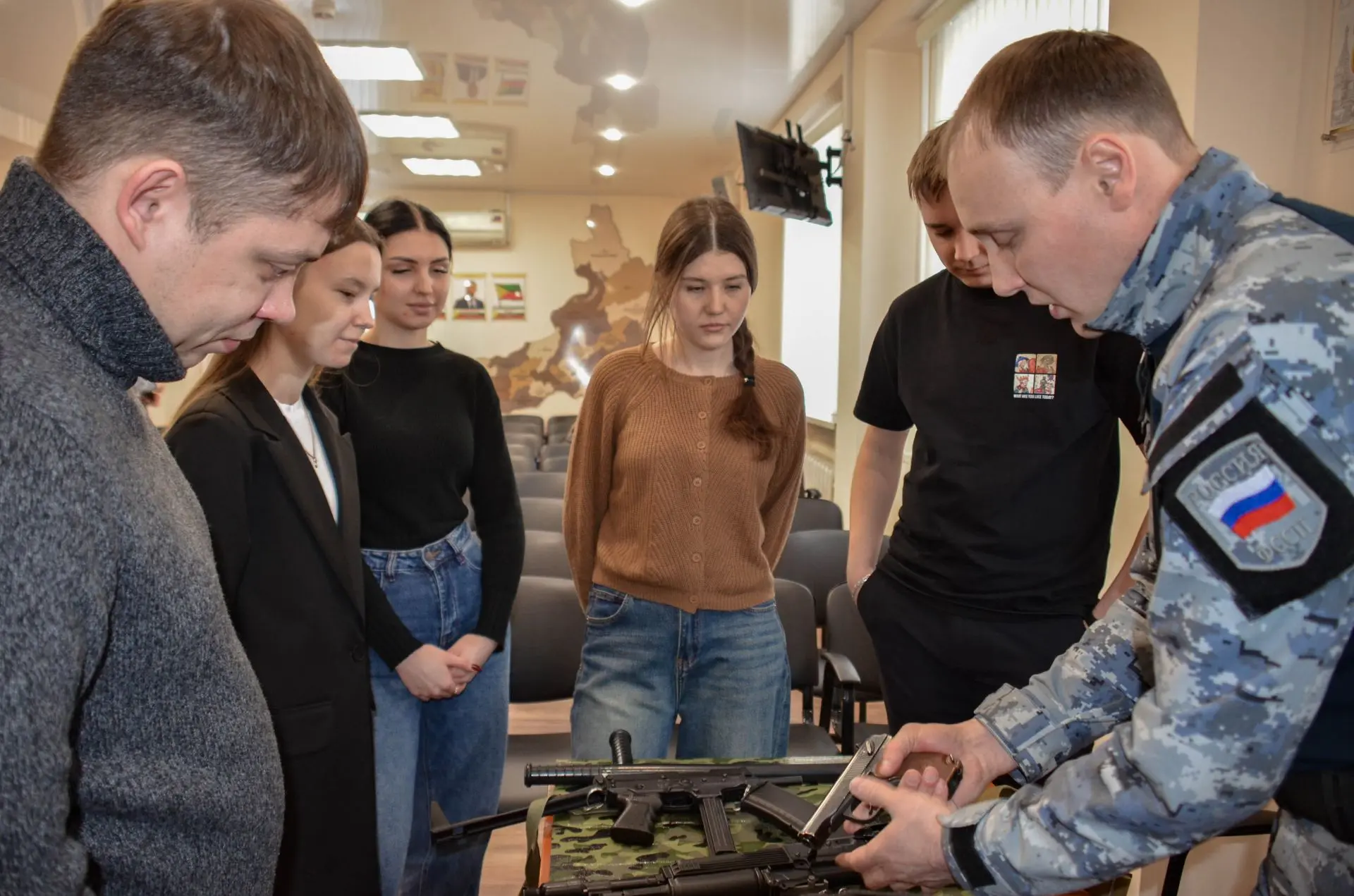 День открытых дверей для выпускников-юристов провели в УФССП Забайкалья  Студенты четвертого курса ю