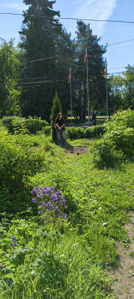В школьном трудовом лагере кипит работа, наши ребята не сидят без дела: ученики с энтуз...
