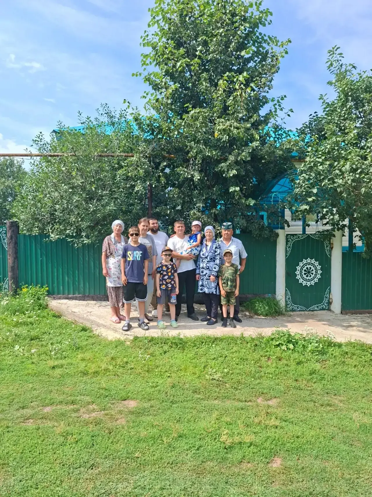 Әниләргә якын арада кунаклар кайтып киткән)) Әти яклап та, әни яклап та туганнарга бай без Аллага шө