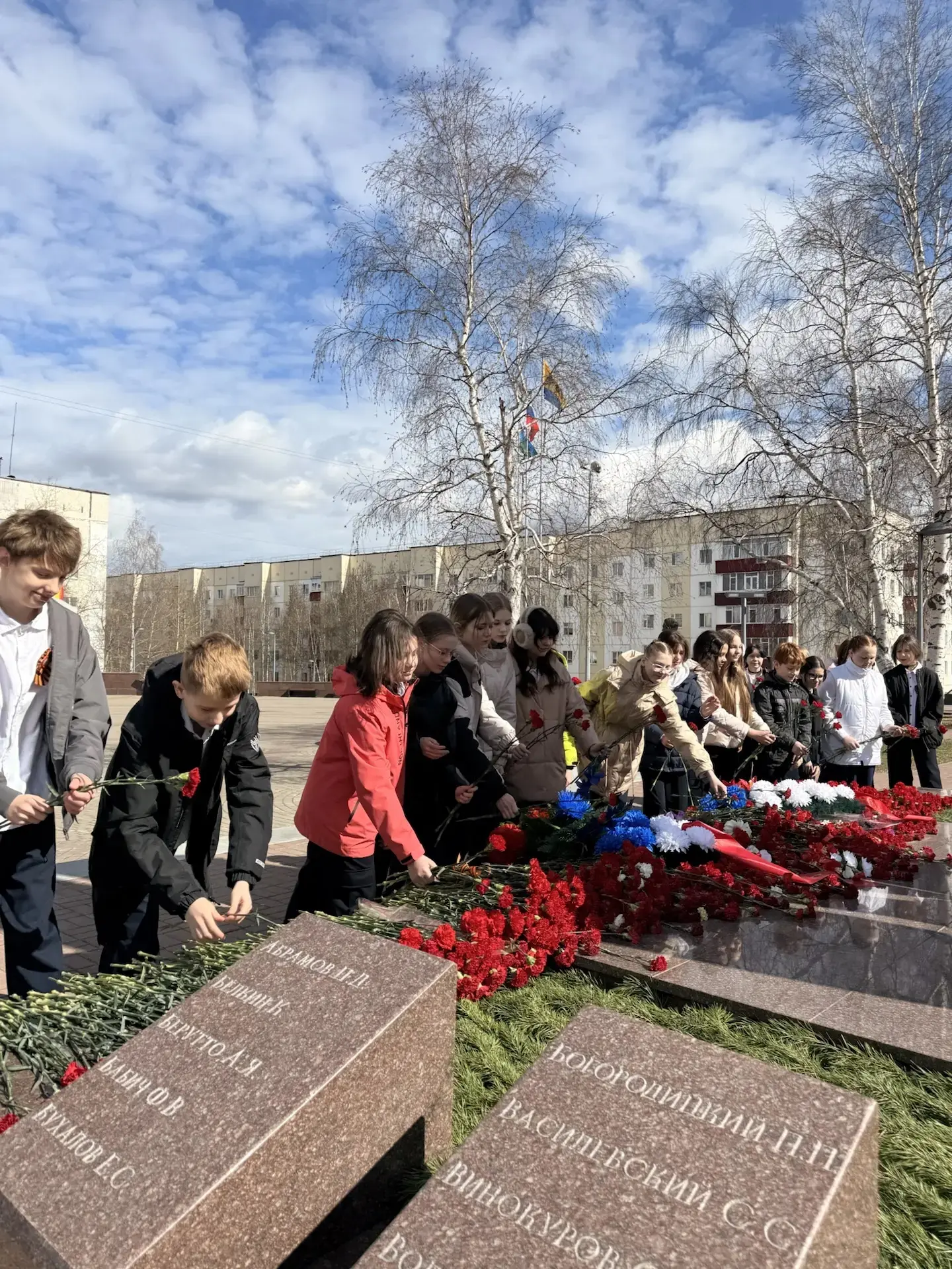 Никто не забыт, ничто не забыто! День памяти и гордости: «Бессмертный полк» в Лицее!   В лицее продо