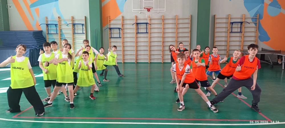 В честь приближающегося Дня Победы в МАОУ «Школа 10»состоялись весёлые старты для учеников младших и