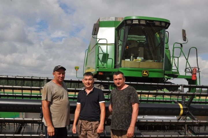 🌾🚜Агымдагы атнада район хуҗалыкларында бөртекле  культураларны суктырып  алуга  керештеләр.  

🌾2