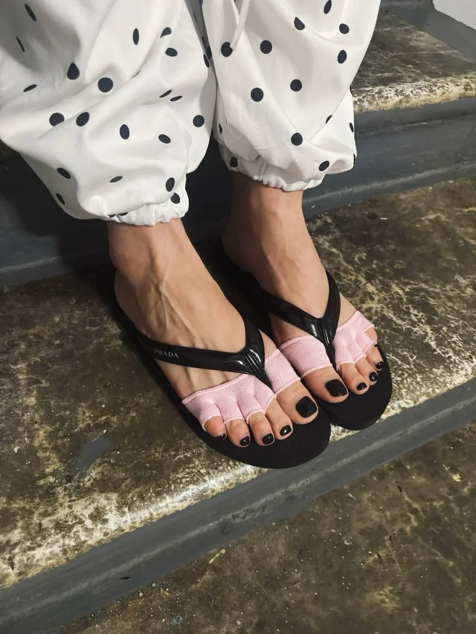 Самый странный носочно-чулочный тренд этого лета 💅