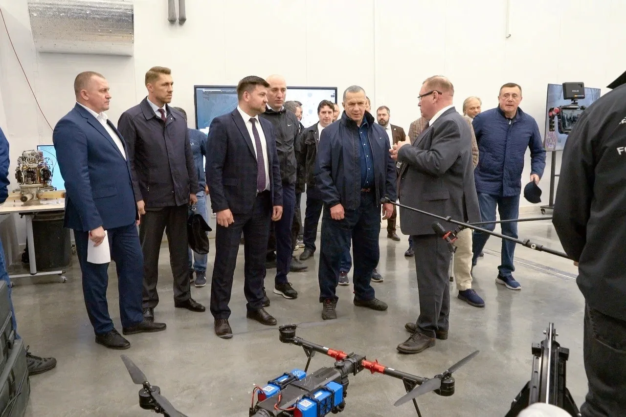 Сахалин укрепляет позиции одного из центров развития беспилотных технологий России

Во время рабочег