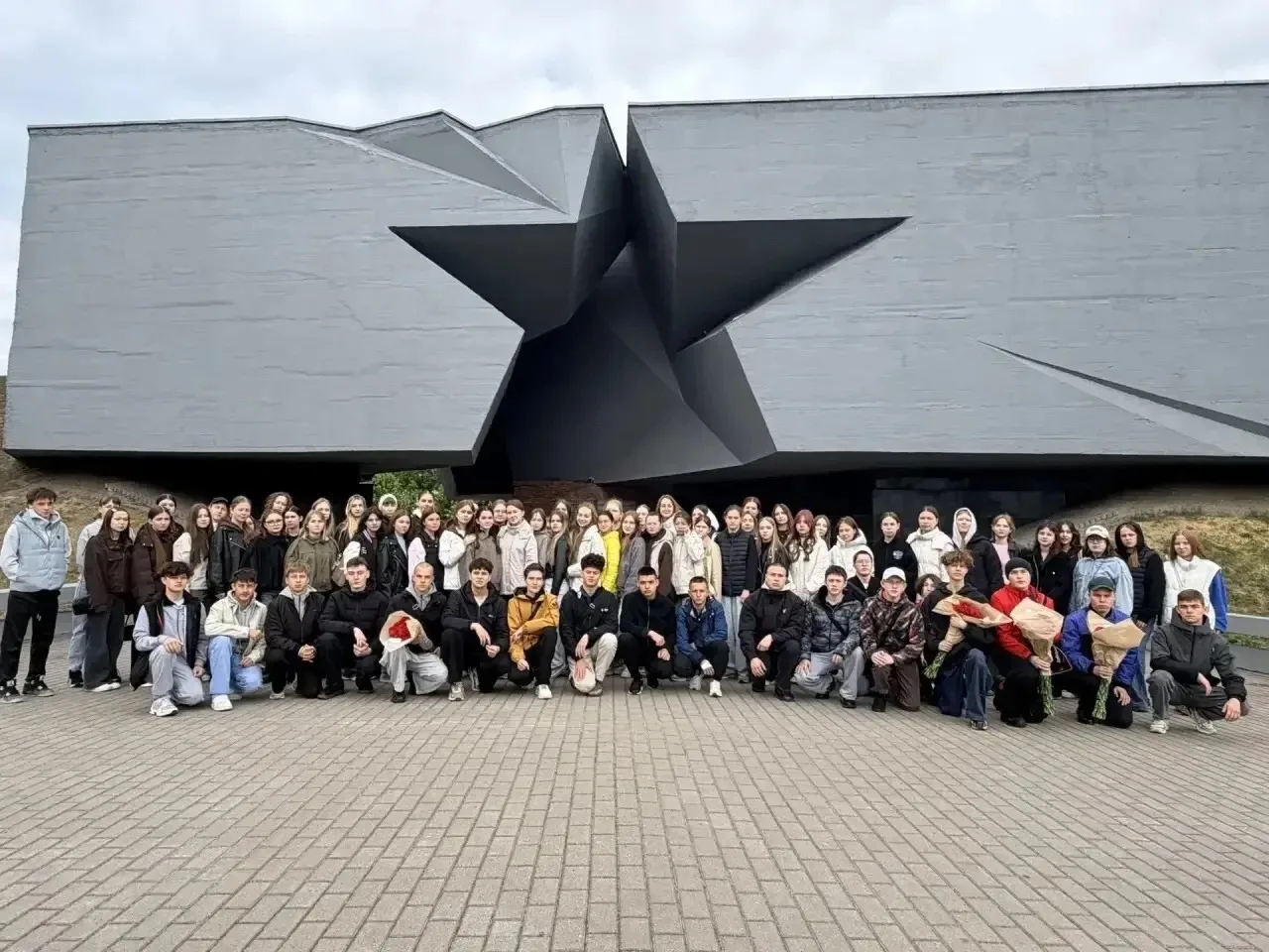 Дмитрий Захаров:  🔥С 9 по 16 мая 70 наших школьников из Чувашии находятся в Республике Беларусь. ☝️Э