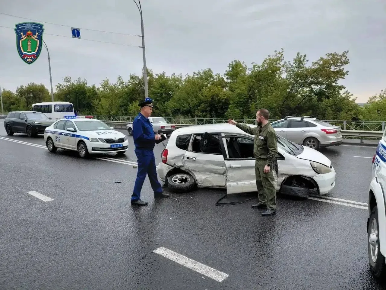 В Кемерове насмерть сбили госавтоинспектора. Около 04:20 утра 26 августа экипаж ГИБДД п...