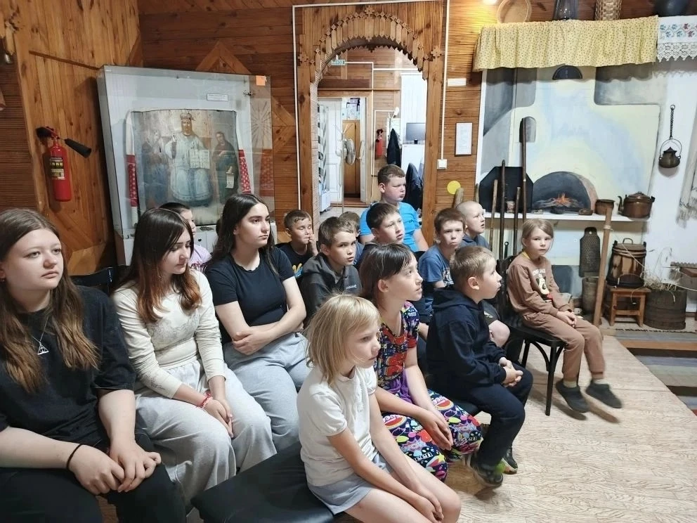 Ребята нашего лагеря побывали в Муромцевком краеведческом музее. Экскурсия была интересная и познава