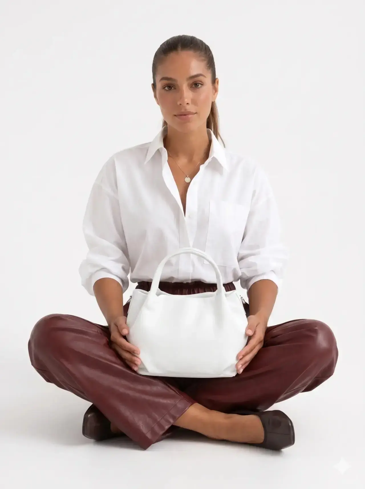 Базовые сумки из натуральной кожи, которые выглядят дорого 👜✨

Если вы ищете надежного «компаньона»